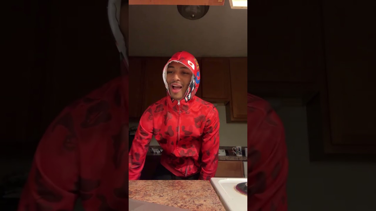 TooLit Jay объясняет, где находится его отец.