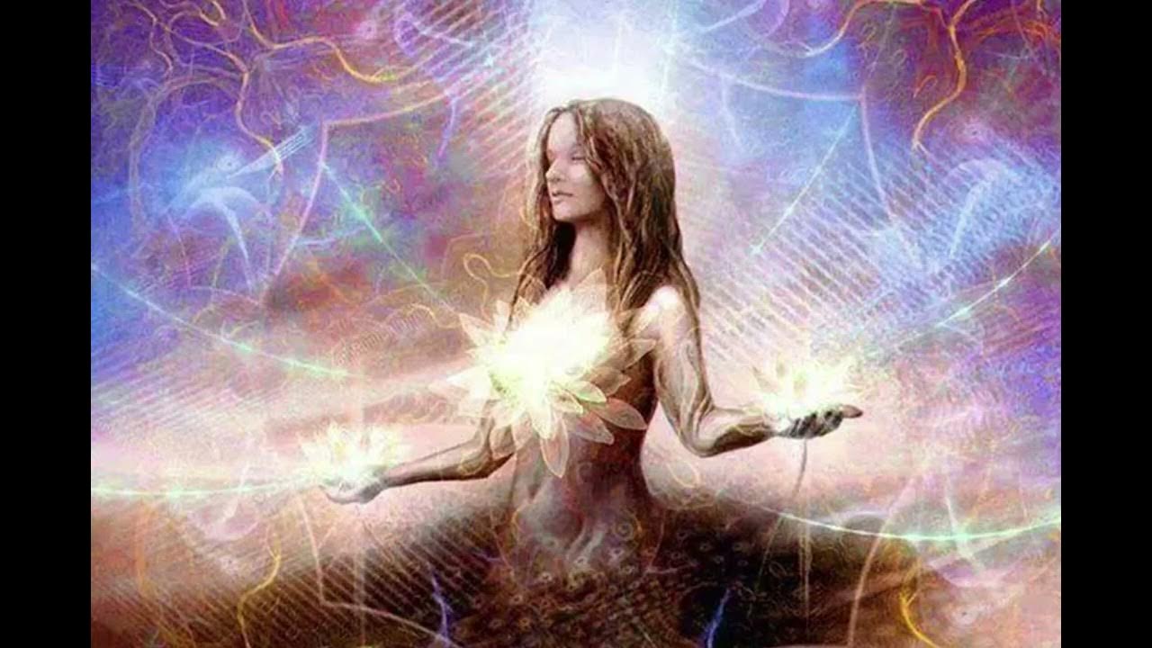 Медитация очищение от негативных. Женщина в потоке энергии. Девушка эзотерика. Энергетически наполненная женщина. Магические вибрации.