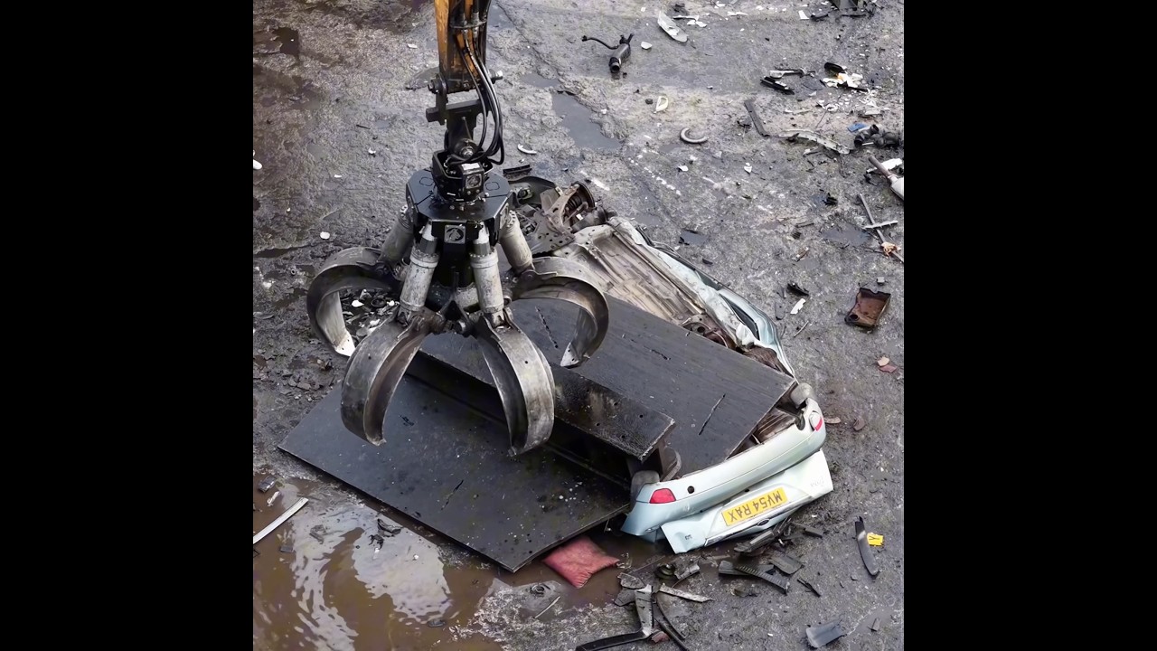 FORD FOCUS Flattened with a Giant Metal Plate 