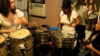 Descarga con las chicas de la percusion de Colombia Zorayda, Belli, Lucero y de PR Amarilys