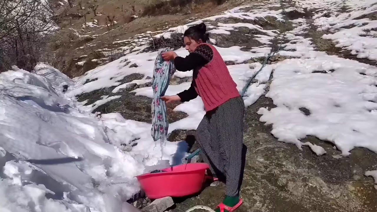 Семья из 10 человек, живущая в одной палатке / Жизнь в сложных зимних условиях