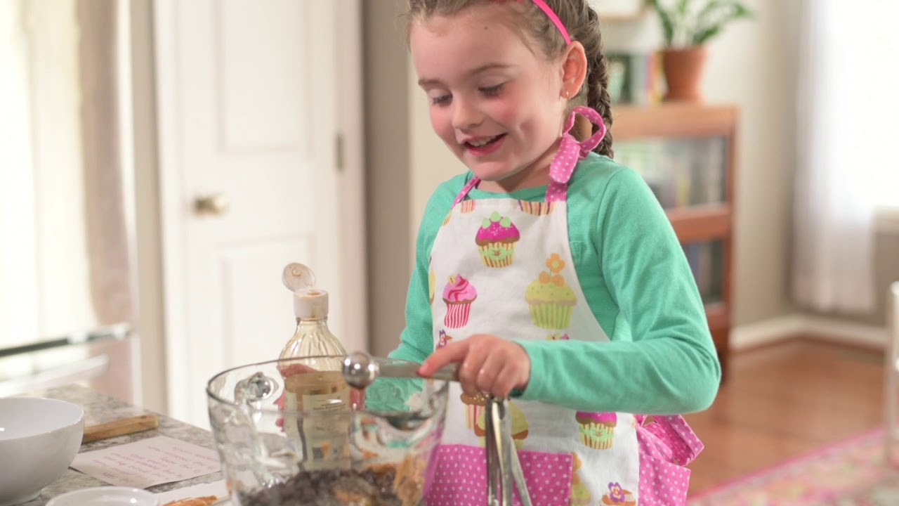 Six Year-Old Kid Chef - Chef Paisley Makes Energy Bites
