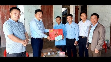 Bí thư Huyện ủy tặng quà tết cho các gia đình chính sách nhân dịp Tết Nguyên đán Quý Mão 2023