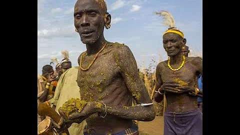 Bathing with Cow Dung: How the Mundari Tribe Use Cow Dung as Sunscreen and Insect Repellent