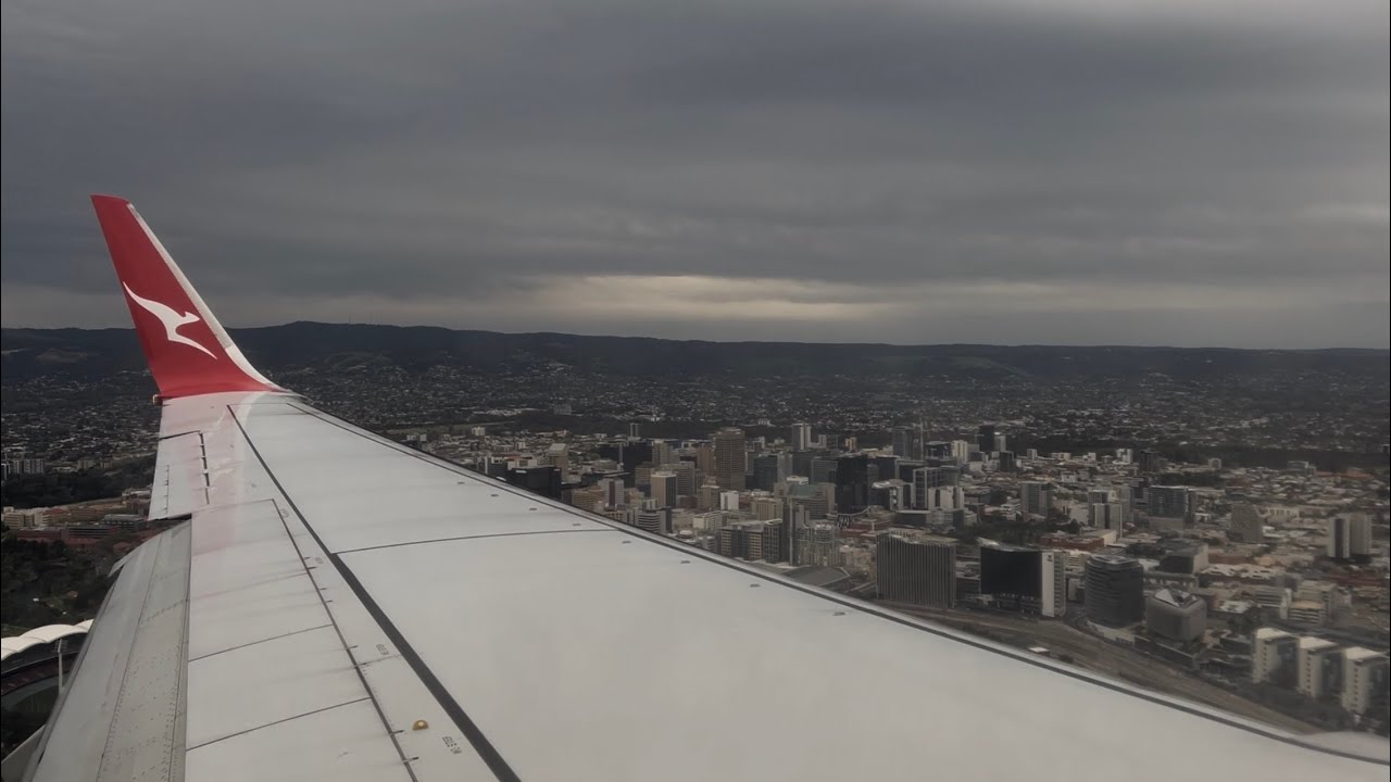 Windy Decent into Adelaide - Qantas Boeing 737-800