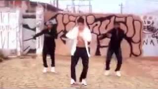 ensaiando passos de psy