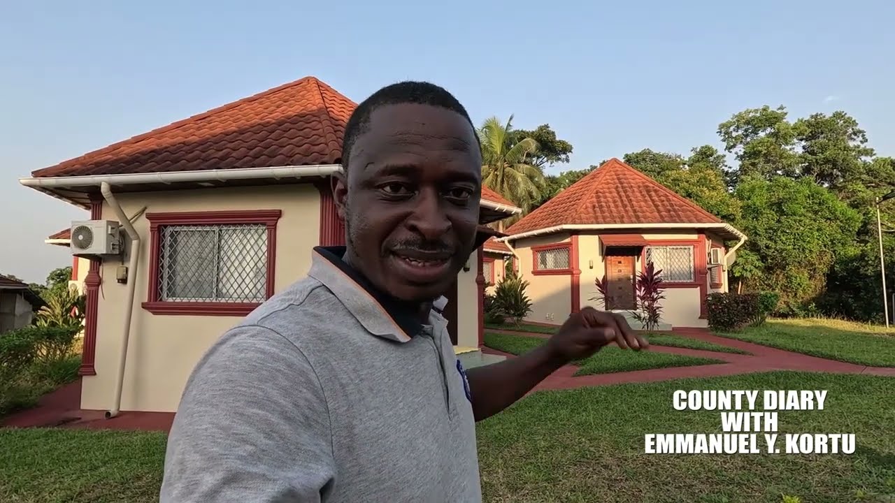 Она покинула Америку и построила это в Робертспорте, округ Гранд-Кейп-Маунт, Западная Либерия, За...