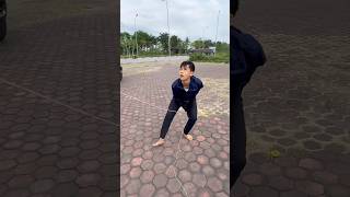 Nghệ nhân trẻ kéo dây diều giật dây cho diều bay lên cao rất hay luôn..#layangan #kite #patang #凧