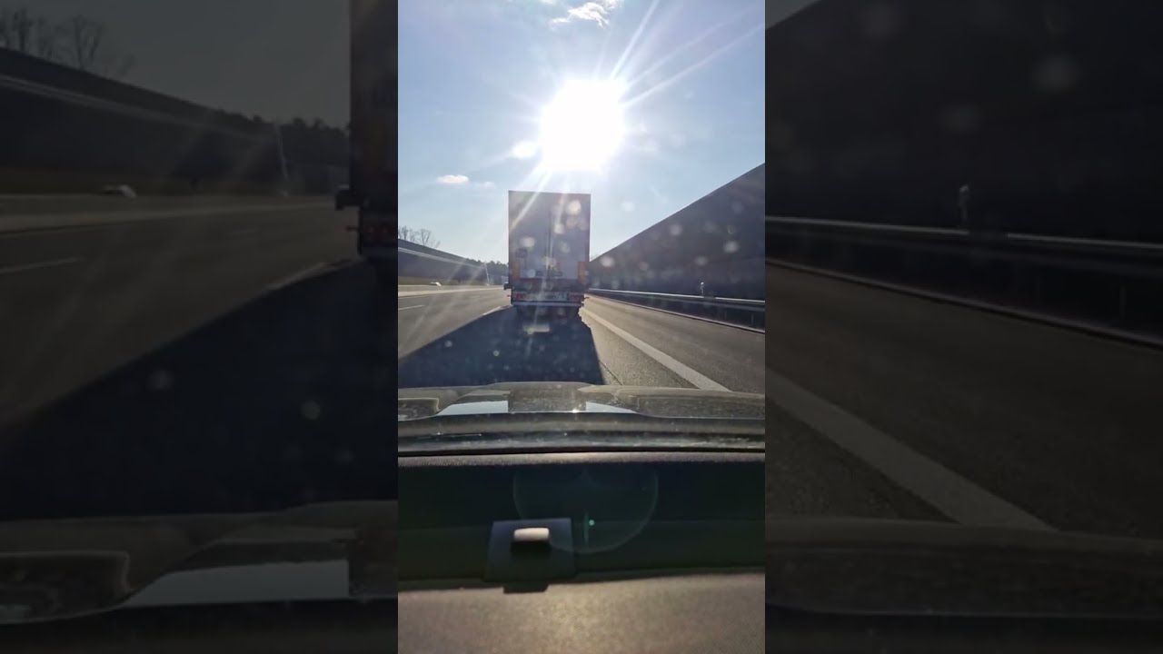 13-LR-4000 Diddi überträgt einen Livestream.