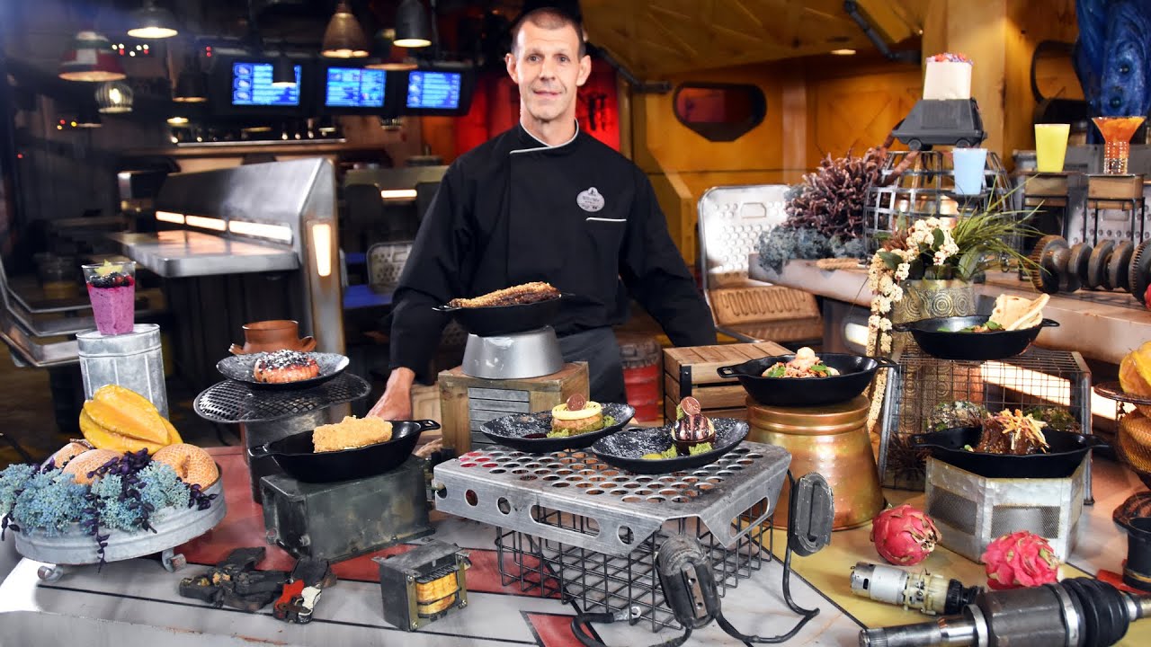 galaxy edge orlando restaurant Docking Bay 7 Food & Cargo Dining Overview at Star Wars: Galaxy's Edge in Walt Disney World