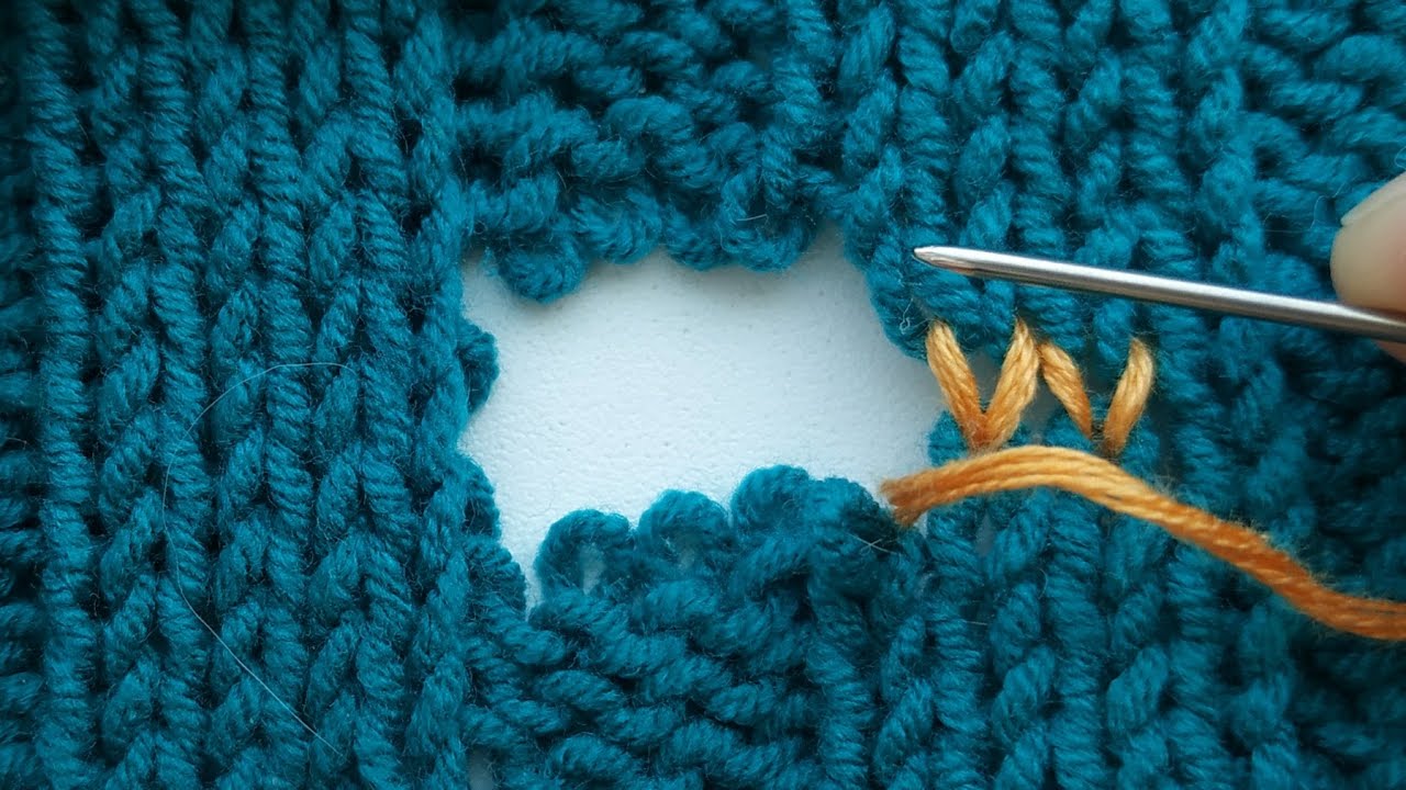 🧶 Great Way to Repair Holes in Sweaters 🧵 Just Need a Sewing Needle