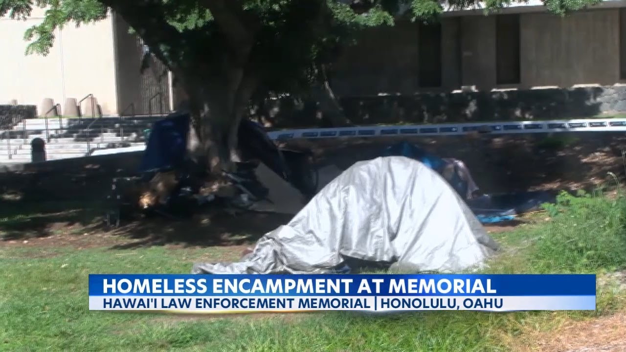Homeless encampment on Oahu's Hawai'i Law Enforcement Memorial - YouTube