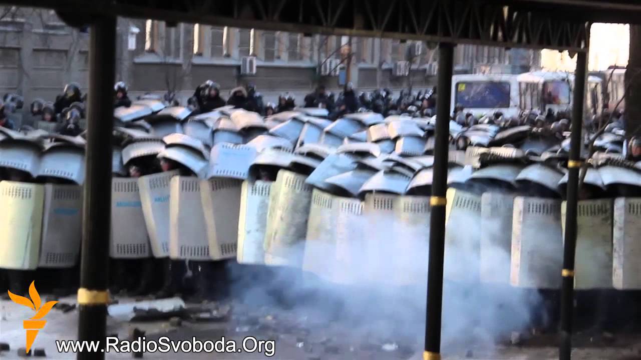 Сутички на розі Шовковичної та Інститутської