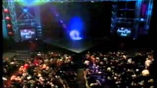 Gloria Estefan - Coming Out Of the Dark ( Desde la oscuridad). Regreso.