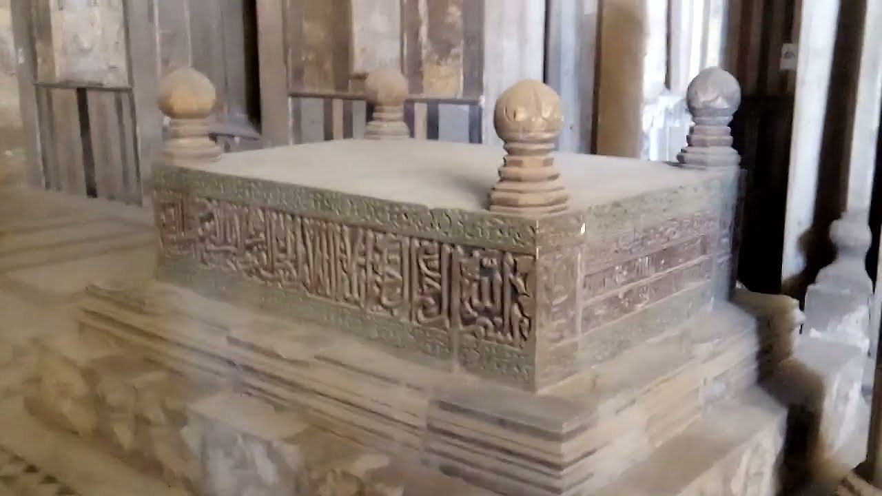 قبة الرجال بخانقاة فرج بن برقوق بقرافة المماليك بالقاهرة