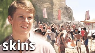 Luke Invites The Gang To A Beach Party | Skins