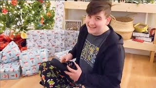 2022 Christmas morning :: Reed opening gifts