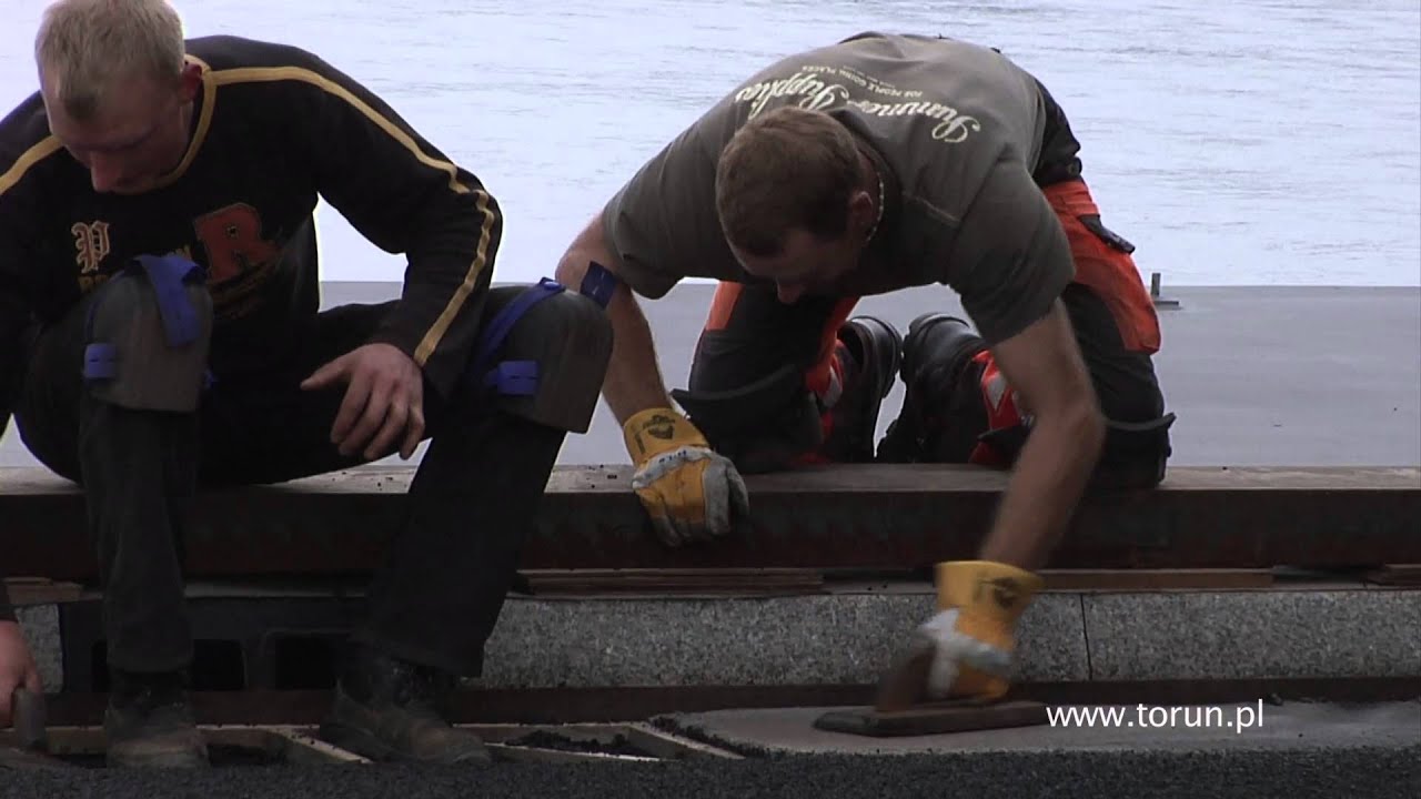 Asfalt lany na moście