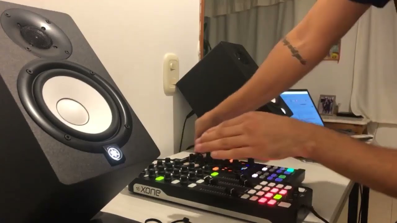 Xone K2 and Traktor X1 - 3 Channels and 3 Fx - House Music