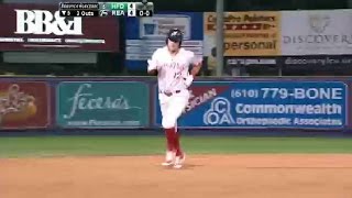 Hoskins drills a solo homer for the Fightin Phils