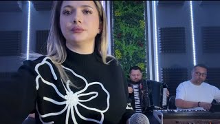 Download lagu Andreea Rus- Busuioc 🌿 de pus în grindă (colindă)