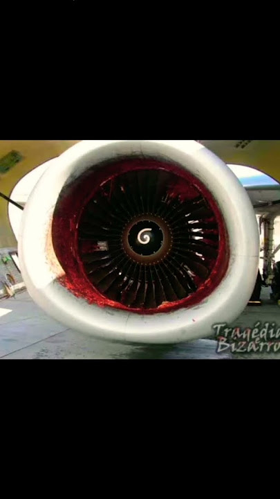 la turbina del avión trago un hombre