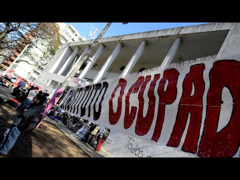 Estudiantes que no forman parte de la protesta por la reforma educativa