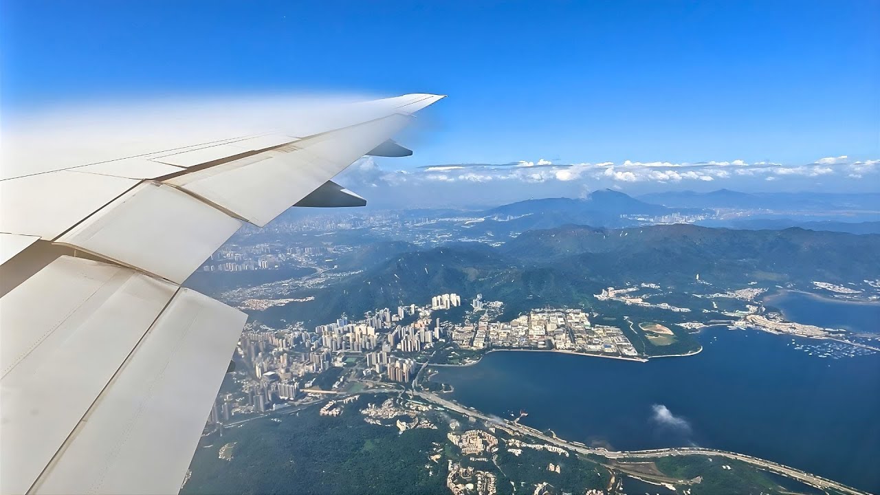 Cathay Pacific Boeing 777-300 Amazing Landing at Hong Kong (HKG)