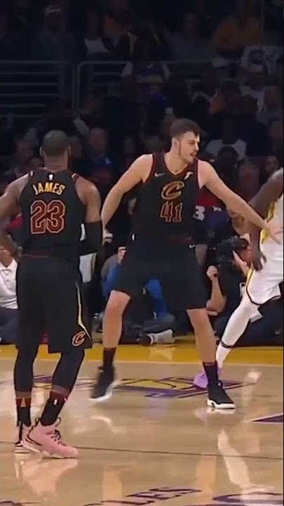 LIHAT.!! Bagaimana cara pebasket ini menipu lawan , james knows how to trick opponents #NBA