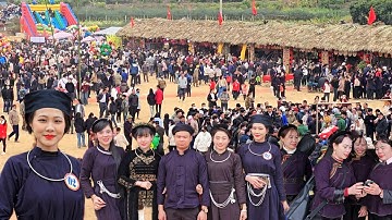 HÀNG NGHÌN NGƯỜI ĐỔ VỀ NGÀY HỘI CHỢ TÌNH TÂN SƠN LỤC NGẠN