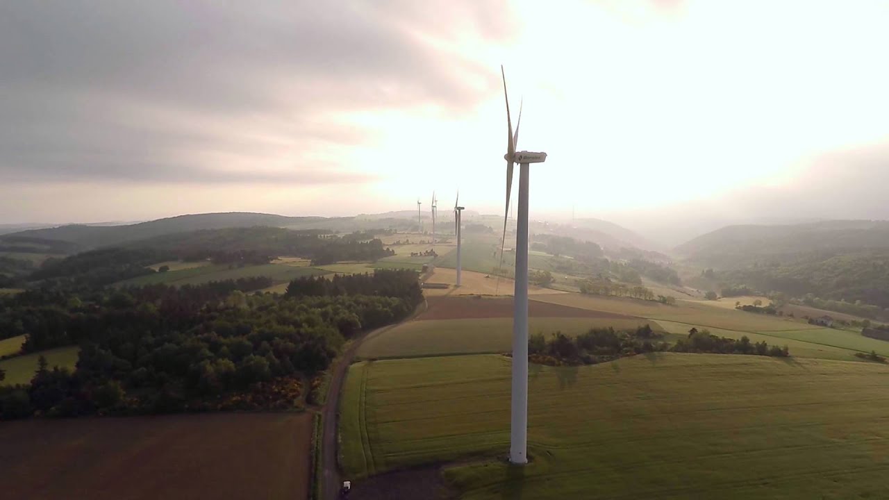 Danse avec les éoliennes - YouTube