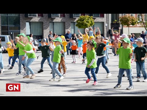 Šeimos dienos proga Panevėžyje, Laisvės aikštėje šoko net šeši šimtai vaikų.