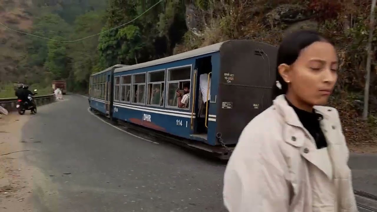 DHR Toy Train through the Curves of Hills