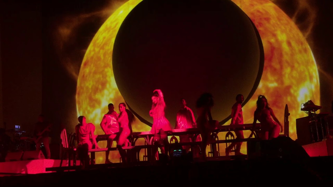 Ariana Grande - God Is A Woman (Live in Montreal)