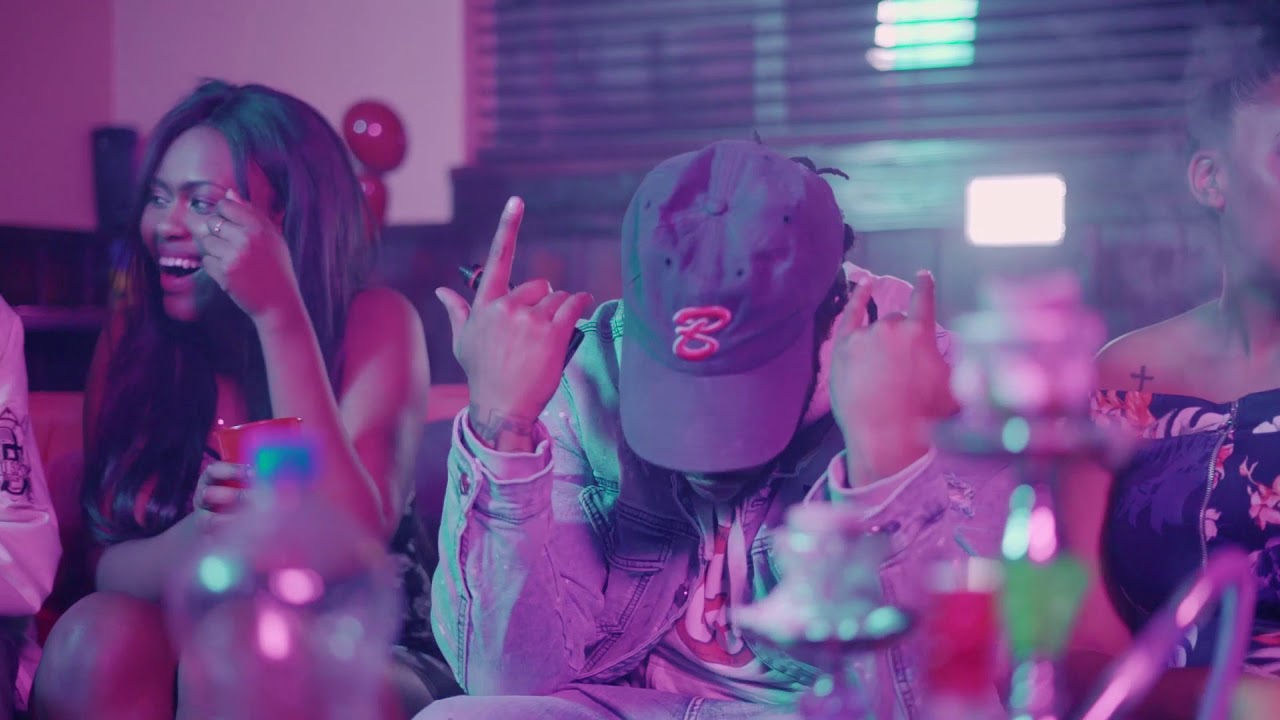 завихрения дым. светящийся дым. портрет в дыму обложка трека. My smoke. Rolling coal наклейка.