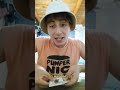 Así es como los magos aparecen dinero...creo. Seguime para más videos como este! #fyp #magia #shorts