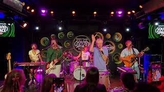 Good Neighbours - Suburb (Live at KROQ)