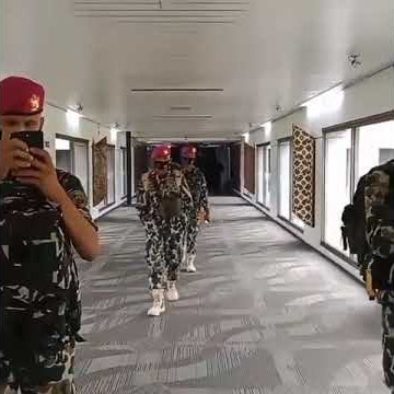 story wa TNI.saat yg dinanti seorang prajurit ialah pulang bertemu orang2 yg di sayang 😊🤗