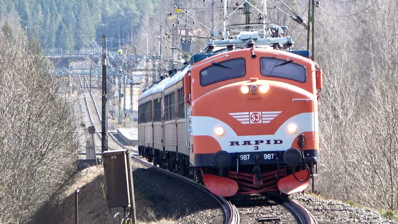 Tåg i Sandhem och Bankeryd, utmed Jönköpingsbanan