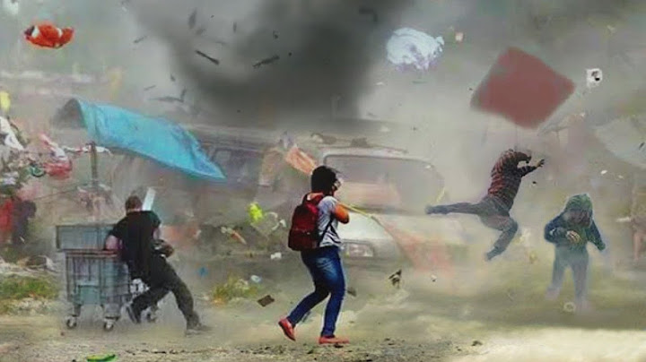 Inside the hurricane! Shocking footage! Powerful storm destroys Indonesia at a speed of 200 km/h.
