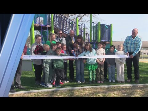 Barling Elementary School cuts ribbon on new playground