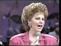 Reba McEntire (w/ Pake McEntire & Susie McEntire) - Nashville Now - October 1986