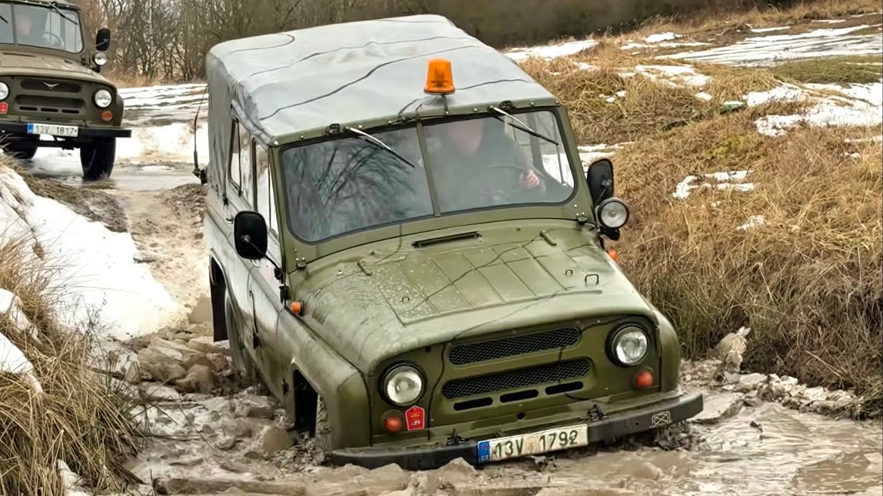 UAZ-469 vs Ledová jáma - dokáže vyjet?