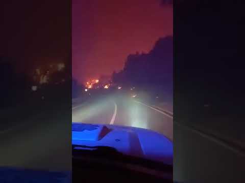 Il video del mezzo della Protezione Civile nel mezzo dell'"inferno di fuoco" in Sardegna