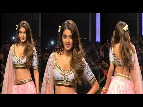 nidhhi-agerwal's-ramp-walk-at-lakme-fashion-week-2018.