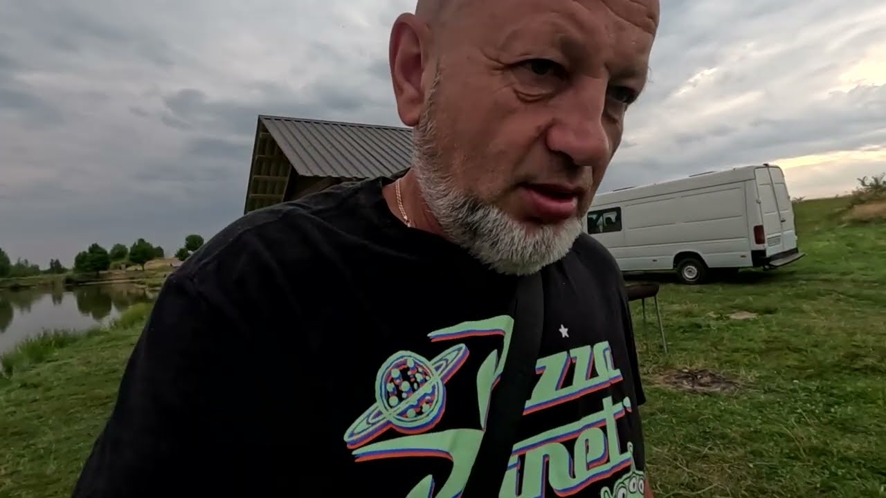 Корисна справа на рибалці.(Будівництво альтанки)