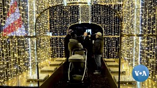 High-Tech Christmas Light Show Spreads Old-Fashioned Holiday Cheer screenshot 2