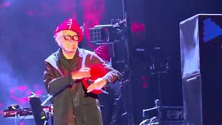 Devo - Whip It (live at Manchester Arena)