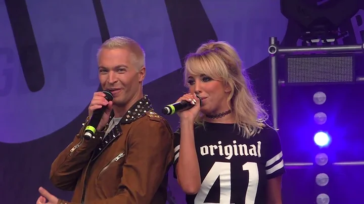 Annemarie Eilfeld & Julian David- Livin La Vida Loca