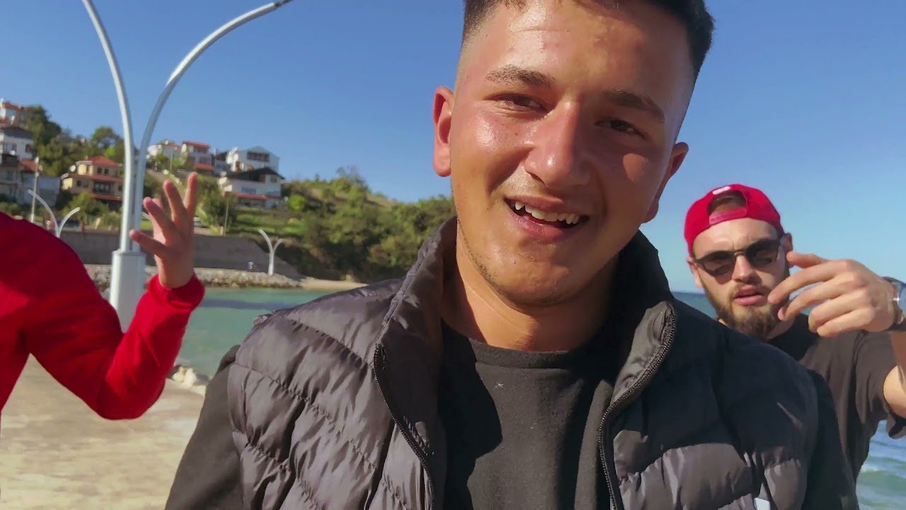 Guarda Jöhns & Nova X feat. BECERİKLİ - Badime Sakal su YouTube